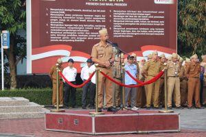 Pelaksanaan apel gabungan di Lingkungan Pemkab Garut yang berlangsung di Lapangan Setda Kabupaten Garut, Jalan Pembangunan, Kecamatan Tarogong Kidul, Kabupaten Garut, Senin (23/6/2025).