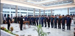 Bupati Garut, Abdusy Syakur Amin, melantik 22 Penjabat Kepala Desa Persiapan yang berlangsung di Gedung Pendopo, Kecamatan Garut Kota, Kabupaten Garut, Jum'at (20/6/2025).